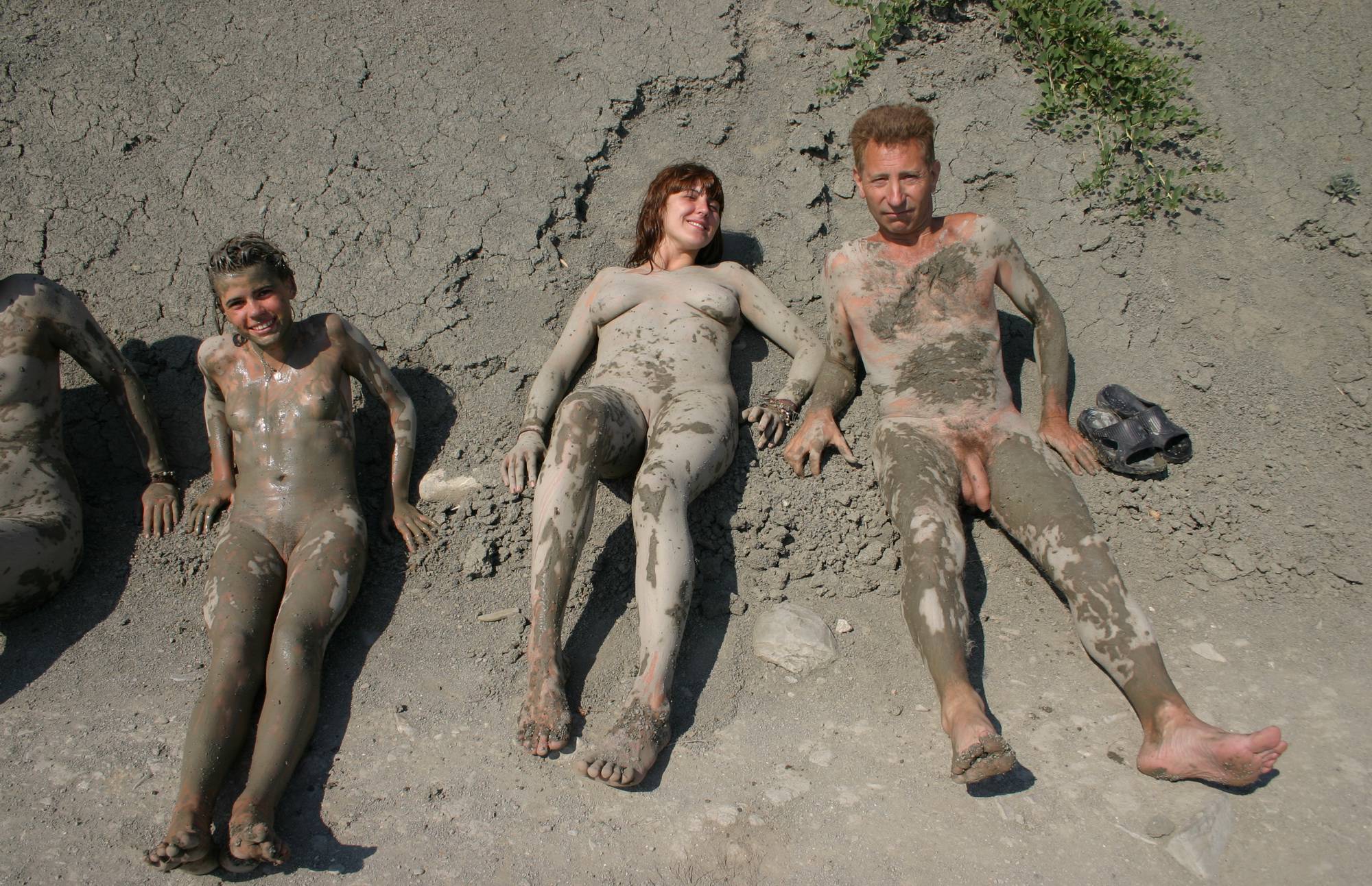 Family Nudism Pics - Mud Sand Family Groups - 2
